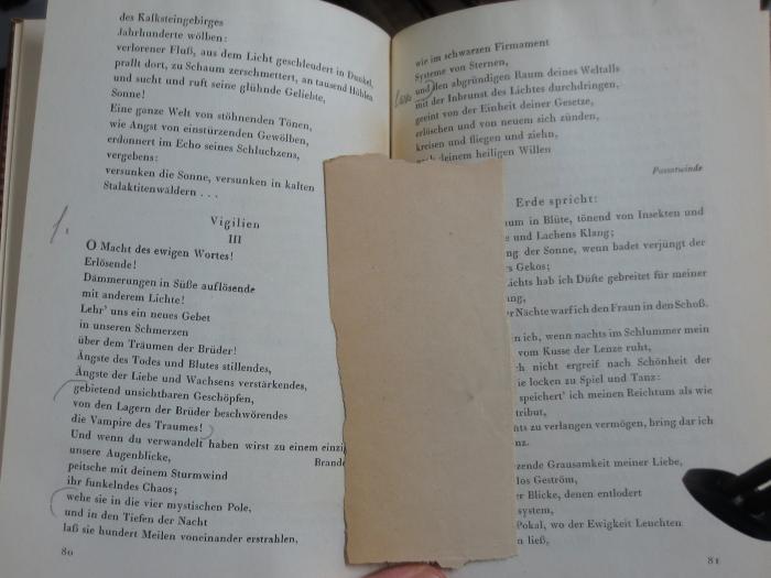 III 99120 2. Ex.: Tschechische Anthologie : Vrchlický ; Sova ; Březina  (1917);G45II / 260 (unbekannt), Von Hand: Annotation. ;G45II / 260 (unbekannt), Papier: Lesezeichen. 