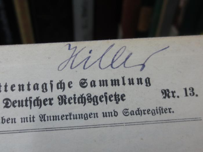 V 1736 ae, 2. Ex.: Konkursordnung, Vergleichsordnung und Anfechtungsgesetz mit Erläuterungen auf der Grundlage der Sydow-Busch'schen Textausgabe mit Anmerkungen
 (1929);G45II / 1244 (Hiller, Walter), Von Hand: Name, Autogramm; 'Hiller'. 