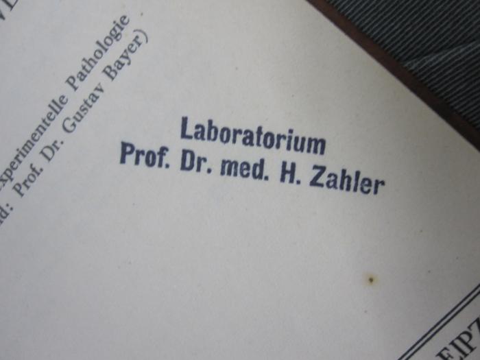 Kg 1422: Wirkung und Vorkommen von Hormonen bei wirbellosen Tieren (1938);G45 / 1834 (Zahler, Heinrich), Stempel: Name; 'Laboratorium Prof. Dr. med. H. Zahler'. 