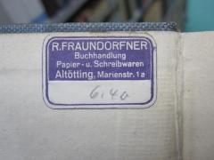 G45 / 2430 (Fraundorfner, R. (Buchhandlung)), Etikett: Buchhändler, Name, Ortsangabe, Preis; 'R. Fraundorfner Buchhandlung Papier- u. Schreibwaren Altötting, Marienstr. 1a
[6,40]'. 