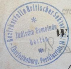 - (Jüdische Gemeinde zu Berlin), Stempel: Berufsangabe/Titel/Branche, Name, Ortsangabe; 'Bezirksstelle Britischer Sektor, Jüdische Gemeinde Berlin, Charlottenburg, Pestalozzistr. 14'.  (Prototyp)