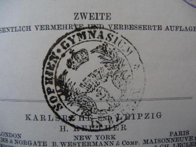 - (Sophien-Gymnasium (Berlin)), Stempel: Berufsangabe/Titel/Branche, Name, Ortsangabe, Abbildung; 'Sophien-Gymnasium in Berlin'.  (Prototyp)