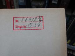G45II / 2175 (unbekannt;Bibliothek des OKM), Stempel: Inventar-/ Zugangsnummer, Datum, Nummer; 'Nr. 263/27 z
Eingang: 1927'. 
