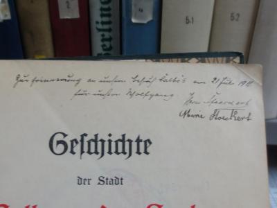 An 1592: Geschichte der Stadt Calbe an der Saale (1904);G45II / 2691 (Stoeckert, Hermann ;Stoeckert, Marie), Von Hand: Name, Ortsangabe, Datum, Widmung; 'Zur Erinnerung an unseren Besuch "Calbe" 6 am 21. Juli 1911 für unseren Wolfgang. Herm. Stoeckert Marie Stoeckert'. 