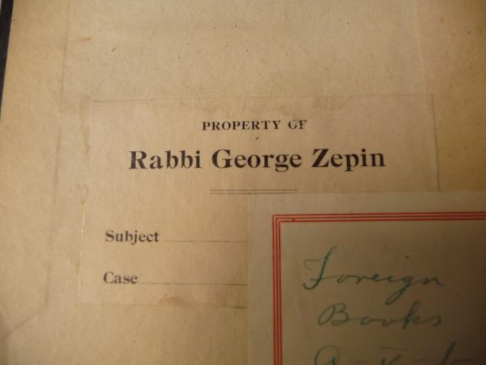 - (Zepin, Rabb. George), Etikett: Name; 'Property of
Rabbi George Zepin'. 