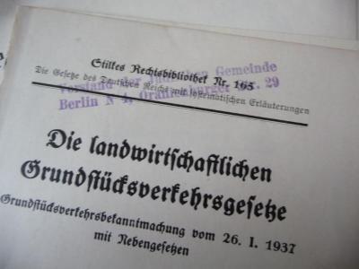 - (Jüdische Gemeinde zu Berlin), Stempel: Name, Ortsangabe; 'Vorstand der Jüdischen Gemeinde Berlin N 4, Oranienburgerstr. 29'. 