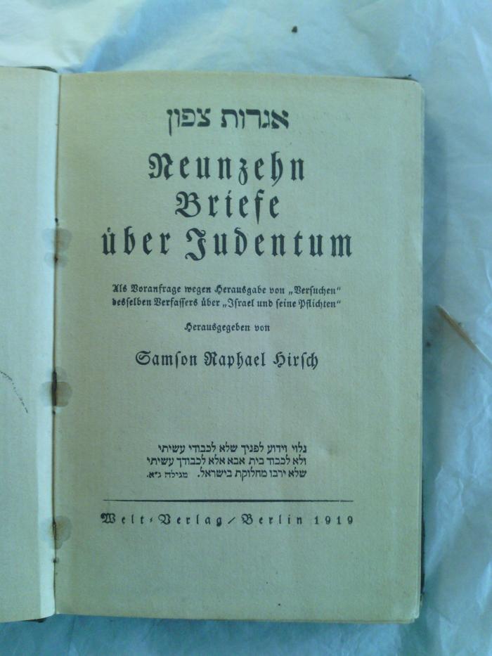 Asch2083 : אגרות צפון = Neunzehn Briefe über Judentum : als Voranfrage wegen Herausgabe von "Versuchen" desselben Verfassers über "Israel und seine Pflichten"

 (1919)