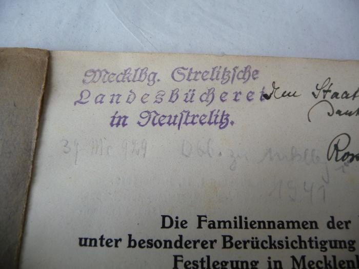 -, Stempel: Name, Ortsangabe; 'Mecklbg. Strelitzsche
Landesbücherei in Neustrelitz.'