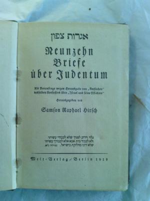 Asch2083 : אגרות צפון = Neunzehn Briefe über Judentum : als Voranfrage wegen Herausgabe von "Versuchen" desselben Verfassers über "Israel und seine Pflichten"

 (1919)