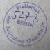 - (Jüdische Gemeinde zu Berlin), Stempel: Name, Ortsangabe, Berufsangabe/Titel/Branche; 'Bibliothek der Jüdischen Gemeinde Berlin'.  (Prototyp)