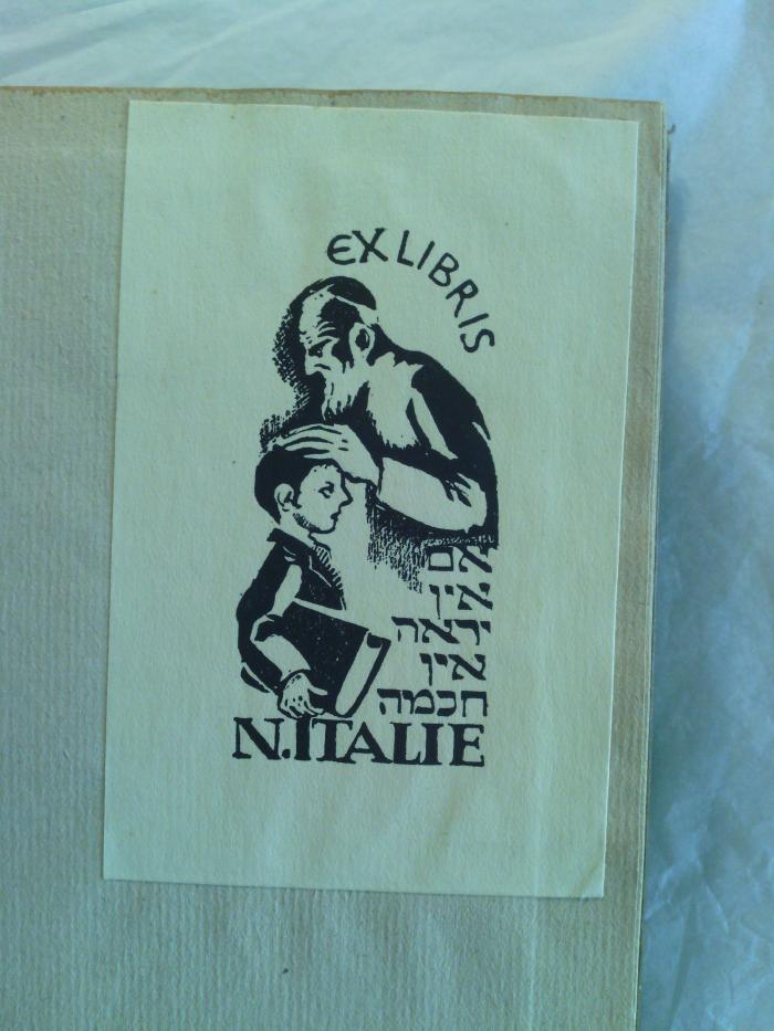 Asch2079 : Die zwölf Stämme : Jüdische Sagen und Mythen (1919);- (Italie, N.), Etikett: Portrait, Exlibris, Motto, Name; 'Exlibris
אם
אין
יראה
אין
חכמה
N. Italie'. 