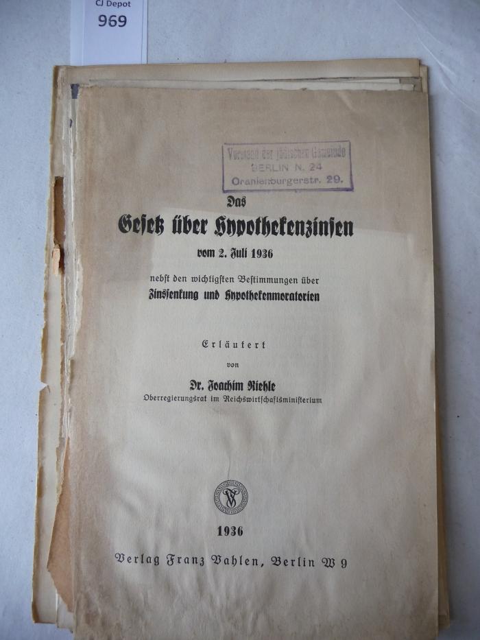  Das Gesetz über Hypothesenzinsen vom 2. Juli 1936 nebst den wichtigsten Bestimmungen über Zinssenkung und Hypthesenmoratorien. 
 (1936)
