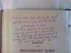 - (Ha-Kohen Heert, Ruben ;Goldshmid, Yosef ), Von Hand: Name, Widmung; 'לכבוד איש גדול דעם מופג בחורה וביראת השם 
נושא ושם טוב בעיני כל מכיריו ואנש עדתו
החבר ר׳ יעזב גאלדשמיד
נתתי את הספר הזה ביום [..] עברו בו שש׳ב שנה
מיום הלדת(?) אותו  ׳׳ למען ידע איך גדלה שמחת לב ׳׳
על שמחת לבו ביום התנדל חגו. ירגהבו א׳׳ט א׳׳ס
מוברו ומכבדו ראובן בן כ׳׳ה יששכר הכהן העערט עם
אב׳׳ד דב׳׳ב בו [..] והמדינות יע׳׳א
   '. 