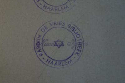 Asch4165 : חורב = Versuche über Jissroéls Pflichten in der Zerstreuung, zunächst für Jissroéls denkende Jünglinge und Jungfrauen

 (1899);- (Rabbijn de Vries Bibliotheek), Stempel: Name, Ortsangabe, Wappen; 'Rabijn de Vries Bibliotheek - Haarlem'. ;- (Neumann, Ignacz), Stempel: Name; 'Neumann Ignacz'. 