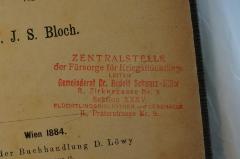 - (Zentralstelle der Fürsorge für Kriegsflüchtlinge;Schwarz-Hiller, Rudolf), Stempel: Name, Ortsangabe; 'Zentralstelle
der Fürsorge für Kriegsflüchtlinge 
Leiter
Gemeinderat Dr. Rudolf Schwarz-Hiller
II., Zirkusgasse Nr. 5
Sektion XXXV
Flüchtlingsbibliothek und Lesehalle
II., Praterstrasse Nr. 9.'. 