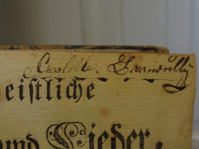 Cl 339 b: Geistliche Oden und Lieder (1795);- (Frindelly[?], Charlotte), Von Hand: Autogramm, Name; 'Charlotte. Frindelly'. 