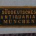 - (Süddeutsches Antiquariat (München)), Etikett: Name, Buchhändler, Ortsangabe; 'Süddeutsches Antiquariat
München'.  (Prototyp)