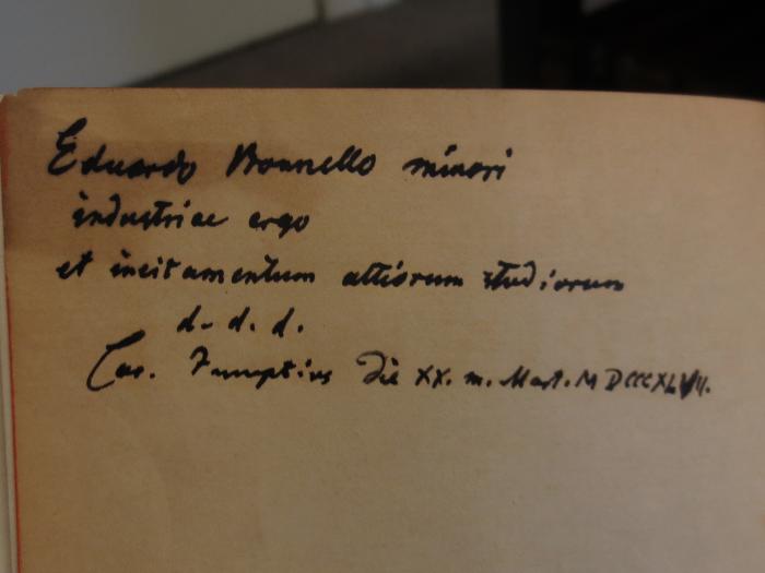 Cn 531: M Tullii Ciceronis Verrinarum : Libri septem (1831);- (Zumpt, Karl Gottlob), Von Hand: Datum, Widmung, Notiz; 'Eduardo Nonello minori industriae ergo et incitamentum alliorum studiorum
d.d.d. Car. Zumptius die xx.m.Mart. MDCCCXLVII.'. 