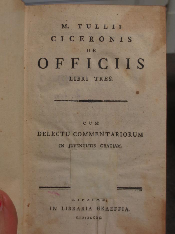 Cn 510 2. Ex: M. Tullii Ciceronis de Officiis : Libri tres : Cum delectu commentatorium in juventutis gratiam ([1790])
