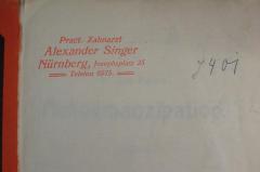- (Singer, Alexander ), Stempel: Name, Ortsangabe; 'Pract. Zahnarzt
Alexander Singer
Nürnberg, Josephsplatz 25
Telefon 6975.'. 