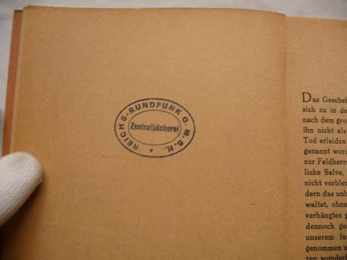 - (Reichs-Rundfunk-Gesellschaft. Zentralbücherei), Stempel: Name, Ortsangabe; 'Reichs-Rundfunk G.M.B.H.
Zentralbücherei'. 