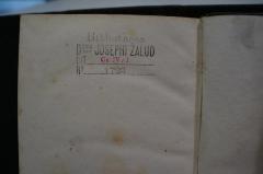 - (Bibliotheca Josephi Žalud), Stempel: Ortsangabe, Name, Signatur; 'Bibliotheca
D oris Josephi Žalud
Lit C IV/ I
No 1723'. 