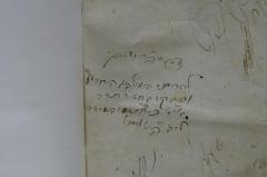 - (Lev, Mordekhai), Von Hand: Name, Widmung; 'זה ספר שייך
להרבנו המולפיג החרוב
והבקי בחדר תרה
אי׳׳א כש׳׳ת מוה מרדכי
ליב פ׳׳א ויסט'. 
