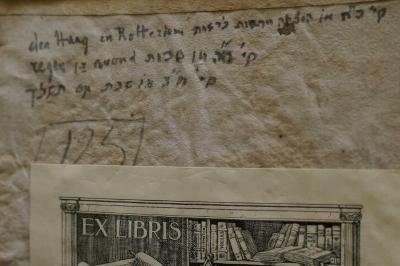 Asch1635 : שאלות ותשובת : שבות יעקב חלק שלשי

 (1789);- (unbekannt), Von Hand: Notiz, Nummer; 'den Haag en Rotterdam
zegen = arond

קי׳ כ׳׳ח [..] פולאק זקה הר ..]ת לראת
קי׳ מ׳׳ה מן מכות
קי׳ ח׳׳ד מואדת קם חשלך

125'. 