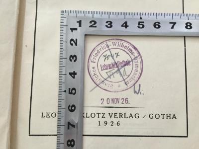 1 B 94&lt;15&gt; : Das Heilige : über das Irrationale in der Idee des Göttlichen und sein Verhältnis zum Rationalen (1926);- (Staatliches Friedrich-Wilhelms-Gymnasium), Stempel: Name, Datum; 'Staatliches Friedrich-Wilhelms-Gymnasium Lehrerbibliothek
[handschriftlich] 7047 VT 9d Wi.'. 