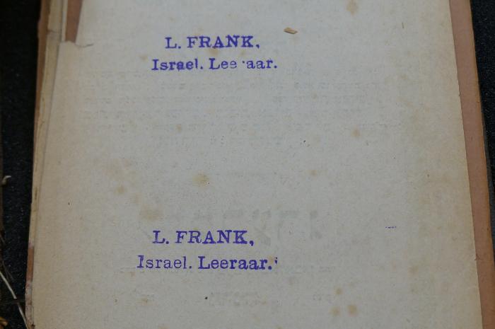 Asch1697 : ספר כלי : יקר על התורה - Klei Juker

 (1895);- (Franḳ, Leiv Yuda), Stempel: Name, Ortsangabe, Notiz; 'L. Frank.
Israel. Leeraar'. 