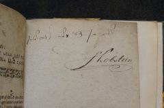 - (Lovshṭein, Shalom Ben Mosheh ), Von Hand: Autogramm; 'שלום בן כ׳׳ה משה לאבשטיין

S. Lobstein'. 