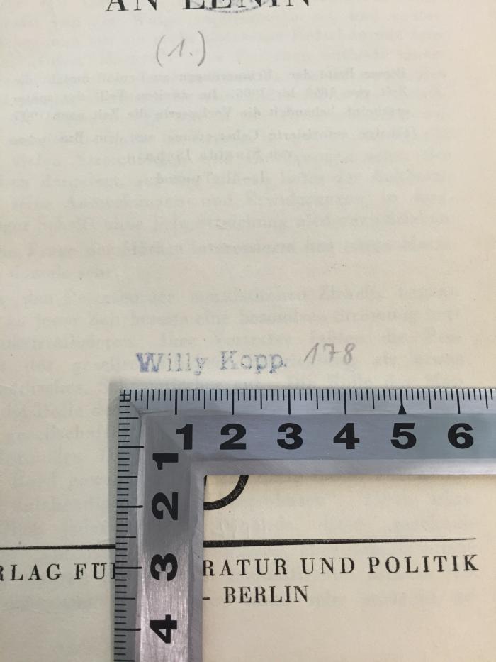 
1 C 146-1 : Erinnerungen an Lenin (1929);- (Kopp, Willy ), Stempel: Name; 'Willy Kopp 178[handschriftlich]'. 