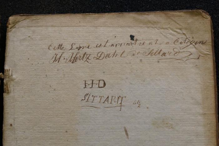 Asch1689 : עלה תרופה : מריח מים מי בריכה העליונה

 (1785);- (Ṭal, H. Hertz), Von Hand: Ortsangabe, Name, Monogramm, Widmung, Nummer; 'Cette Ligne est appartient a Citoyen
H Hertz Dahl de Sittardt

HD
Sittardt		44
		        2'. 