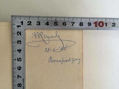 D / ERD 1  : Grundriß der Geschichte der Philosophie (1930);- (Raynade, R. R.), Von Hand: Name; 'BBRaynade 21-6-62 Bonn/West Germany'. 