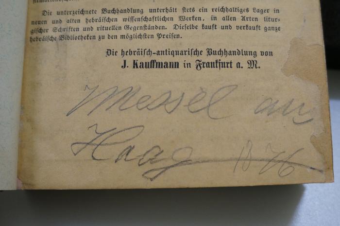 Asch1703 : ספר חיי אדם : כולל כל הדינים הכתובים 

 (1860);- (Messel, J.;Messel, J.), Von Hand: Autogramm, Ortsangabe, Datum; 'J. Messel am
Haag  1876
'. 