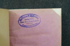 - (Ephratin, T.), Stempel: Name, Ortsangabe; 'Rabbiner T. Ephratin
Redacteur
des Ez Hachaim
Pankow bei Berlin.'. 
