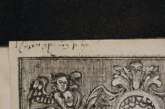 Asch1793 : ספר שאלות ותשובת השיב ר׳ אליעזר ושיח השרה

 ([1749]);- (Va[...]l, Yonah Ben Yaʿakov ), Von Hand: Name, Widmung; '[...]
יונה בן כ׳׳ר יאקב ייאג[...]ל'. 