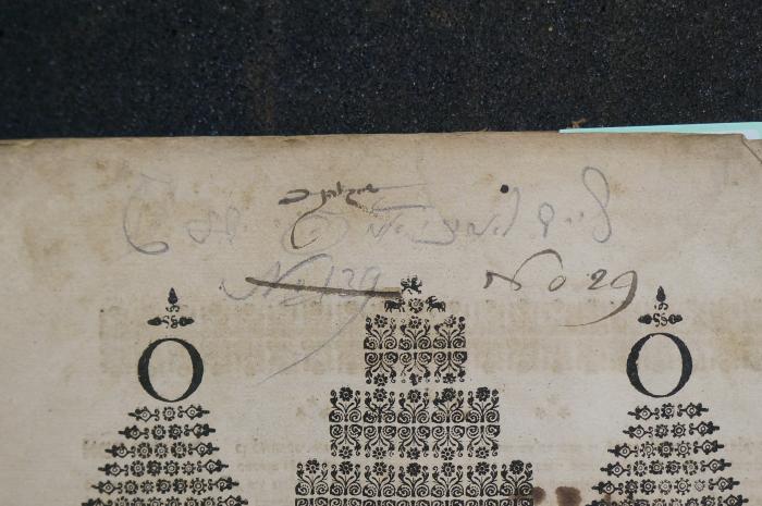 Asch1792 : ספר מדרש שמואל והוא באור על פרקי אבות


 ([1713]);- (Emenah [?], Avi ), Durchgestrichen: Name, Widmung, Nummer; 'שייך לאבי אמנה [...]
No 139'. ;- (unbekannt), Von Hand: Widmung, Nummer; 'שייך [...]
No 29'. 