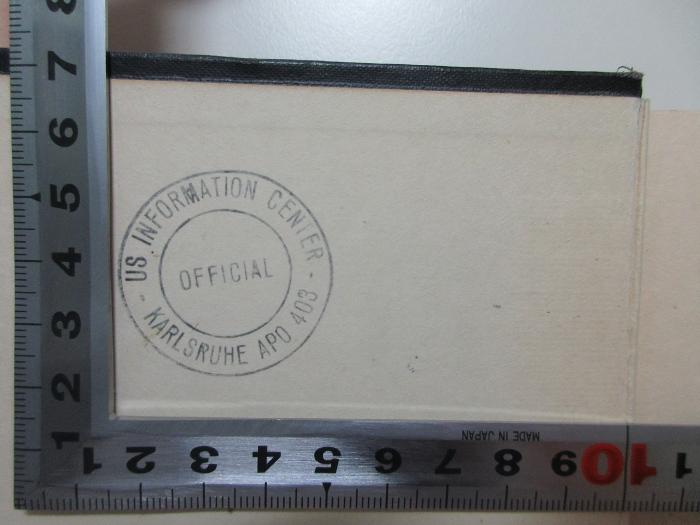 
1 D 195 : Middletown : a study in American culture (1929);- (US Information Center APO 403), Stempel: Name, Ortsangabe; 'US Information Center - Karlsruhe APO 403 - Official'. 