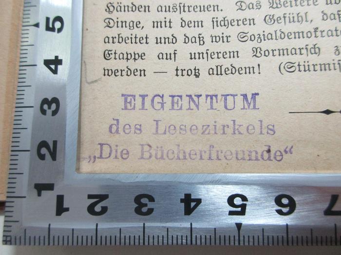 M 807 239 : Massenstreik, Partei und Gewerkschaften : mit einem Nachtrag: Der preußische Wahlrechtskampf und seine Lehren : Vortrag gehalten am 17. April 1910 im Zirkus Schumann zu Frankfurt a.M. ; stenographischer Bericht (1919);- (Lesezirkel "Die Bücherfreunde"), Stempel: Name; 'EIGENTUM
des Lesezirkels
"Die Bücherfreunde"'.  (Prototyp)