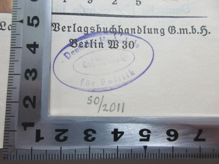 
Db 428 : Einführung in die Nationalökonomie (1925);- (Deutsche Hochschule für Politik. Bibliothek), Stempel: Name, Inventar-/ Zugangsnummer; 'Deutsche Hochschule für Politik Bibliothek '.  (Prototyp)