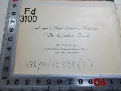 - (Bleich, Erich), Etikett: Exlibris, Signatur, Inventar-/ Zugangsnummer; 'Legat Oberstudienrat Professor
Dr. Erich Bleich
Schriftführer der
Historischen Gesellschaft zu Berlin
von 1917 bis 1939
Fd 3100
38/80/12898(5)'. 