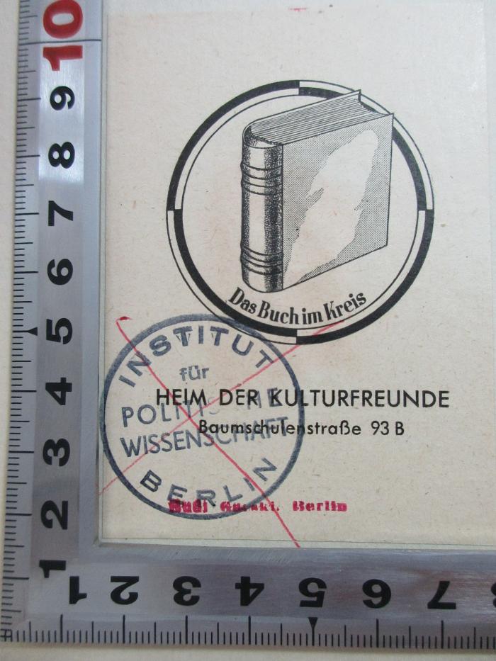 M 726 K19 36-1 (ausgesondert) : Natur und Gesellschaft (1927);- (Heim der Kulturfreunde (Berlin);Garski, Rudi Otto Georg), Etikett: Name, Ortsangabe, Abbildung; 'Das Buch im Kreis
Heim der Kulturfreunde
Baumschulenstraße 93 B '.  (Prototyp)
