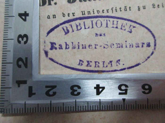 - (Rabbinerseminar zu Berlin), Stempel: Name, Ortsangabe, Berufsangabe/Titel/Branche; 'Bibliothek des Rabbiner-Seminars Berlin.'.  (Prototyp)