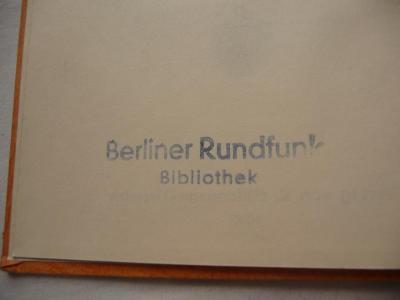  Einführung in das Schrifttum der Gegenwart. (1937);- (Berliner Rundfunk Bibliothek), Stempel: Name, Ortsangabe; 'Berliner Rundfunk
Bibliothek'. 