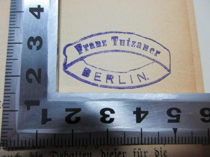 Bibl. Stein PRT 0191-1888/89 : Verhandlungen des Parteitages der Österreichischen Sozialdemokratie in Hainfeld : (30./31. Dezember 1888 und 1. Januar 1889) : nach dem stenographischen Protokoll (1889);- (Tutzauer, Franz), Stempel: Name; 'Franz Tutzauer
BERLIN.'. 