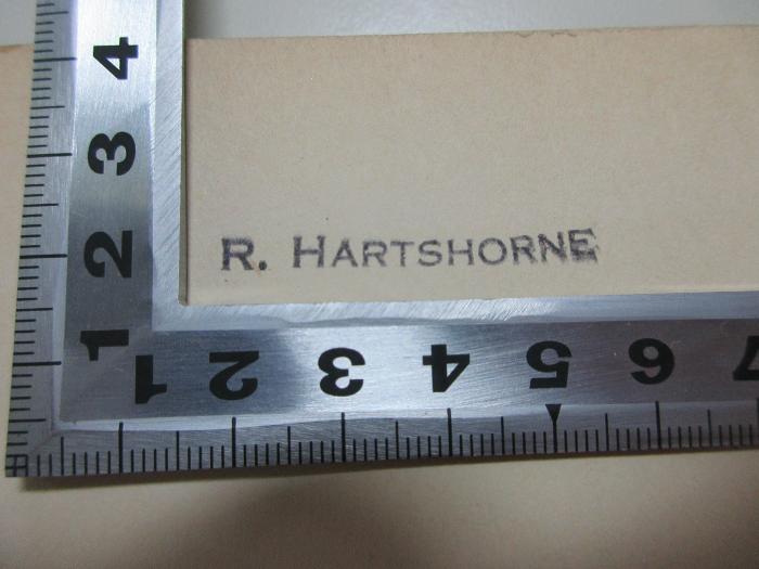 
1 E 79-3 : Peasants &amp; Potters (1927);- (Hartshorne, R.), Stempel: Name; 'R. Hartshorne'. 