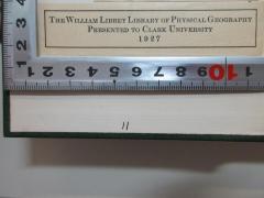 - (Libbey, William), Etikett: Name, Datum, Widmung; 'The William Libbey Library of Pysical Geography
presented to Clark University
1927'. 