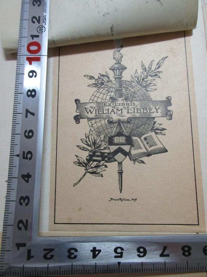 
1 F 15 : A handbook of the Philippines : with 3 new maps, made especially fot the book, and 150 illustrations from photographs (1907);- (Libbey, William), Etikett: Exlibris, Wappen, Name, Abbildung; 'Ex Libris
William Libbey
Amest Rollinson, N.Y.'. 