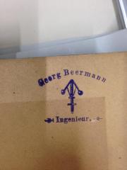 - (Beermann, Georg), Stempel: Name, Berufsangabe/Titel/Branche, Emblem; 'Georg Beermann
Ingenieur'.  (Prototyp)
